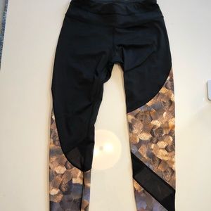 Athleta Sonar Mesh Black & Gold tights - xs